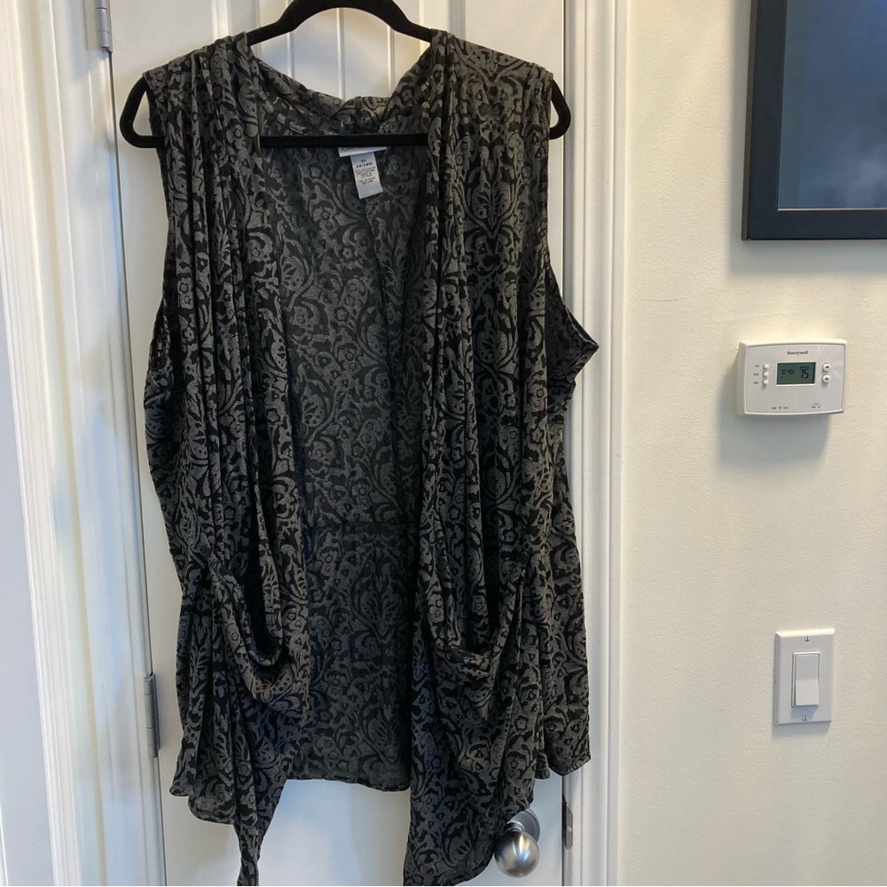 Catherines Size 3X (26/28W) Black & Grey Detailed Cardigan Vest